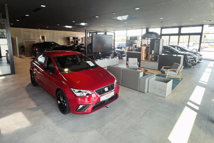 Liebe Grüße aus unserem SEAT&CUPRA Schauraum